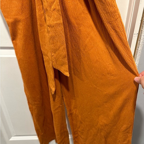 Cuddl Duds, Crinkle Jersey V -Neck Jumpsuit with Tie Front detail. - Picture 6 of 9